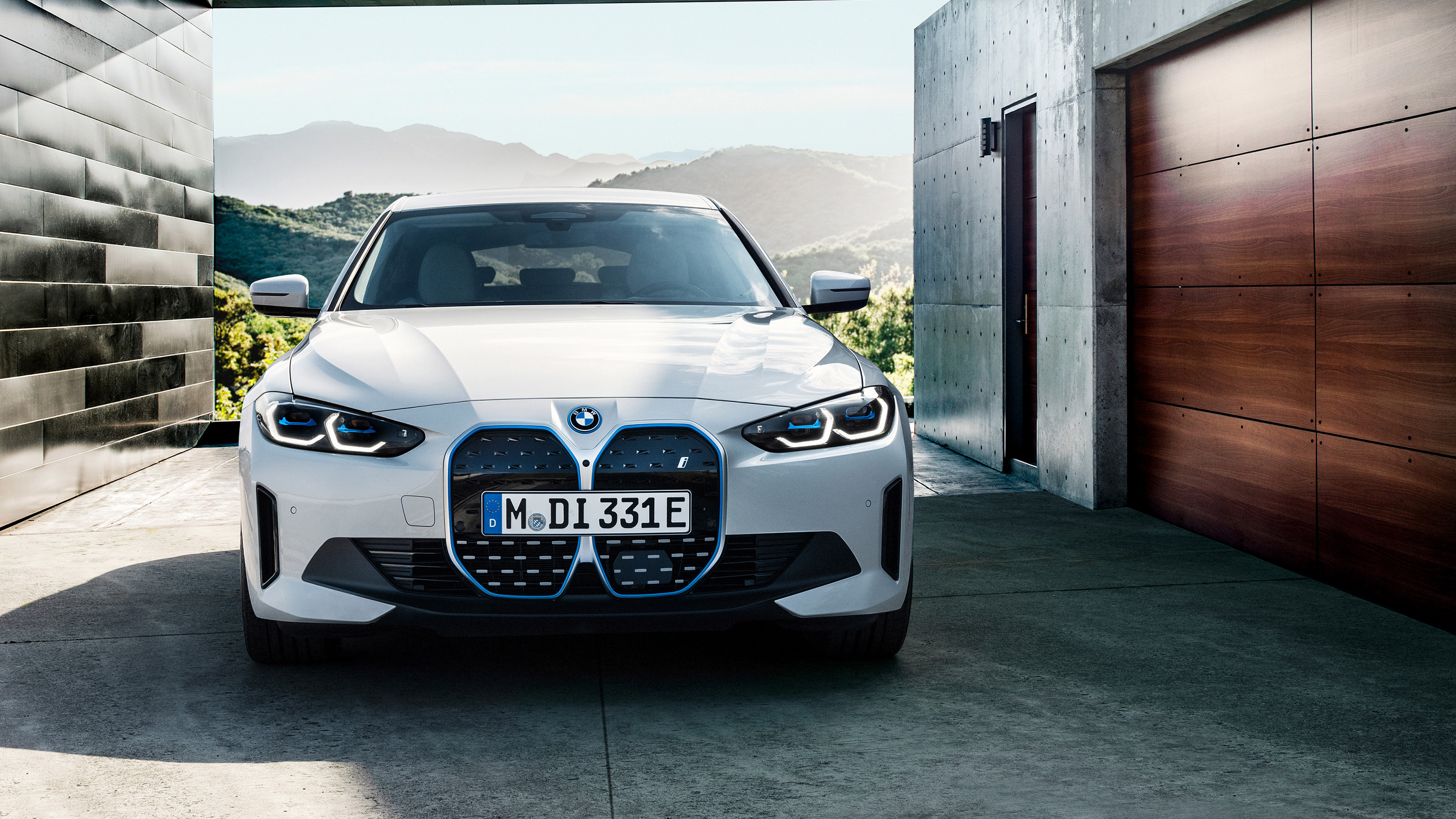 BMW i4 garage